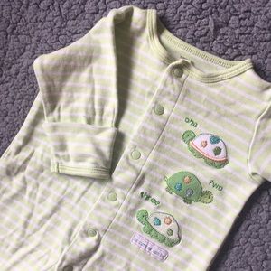 🐢Carters 100% Cotton Footie Pajamas! 🐢
